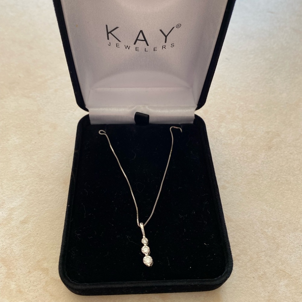 Kay Jewelers barely worn 14k white gold diamond necklace